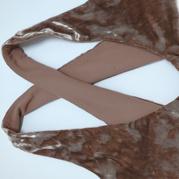 NWT Fabletics Oasis Crushed Velour Twist Sports Bra - Picture 4 of 13